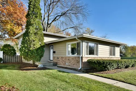 813 S Berkley Ave, Elmhurst, IL 60126