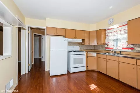 Kitchen - 222 E Crestview Ave, Elmhurst, IL 60126 photo 1 of 1