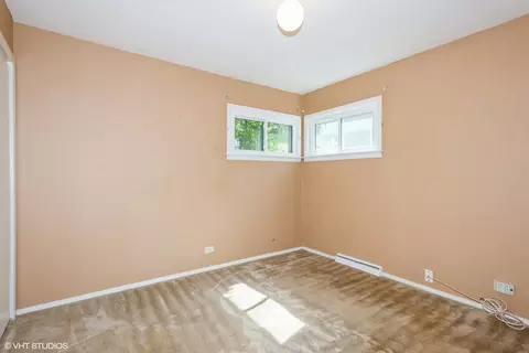 Bedroom - 222 E Crestview Ave, Elmhurst, IL 60126 photo 2 of 3