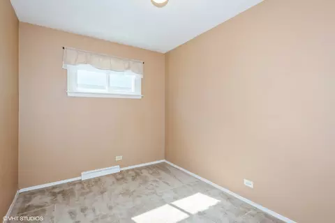 Bedroom - 222 E Crestview Ave, Elmhurst, IL 60126 photo 3 of 3