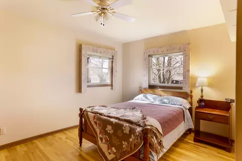 Bedroom - 329 Park Crest Dr, Freeport, IL 61032 photo 3 of 4