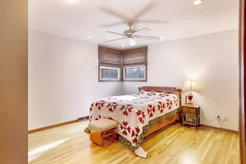 Bedroom - 329 Park Crest Dr, Freeport, IL 61032 photo 1 of 4