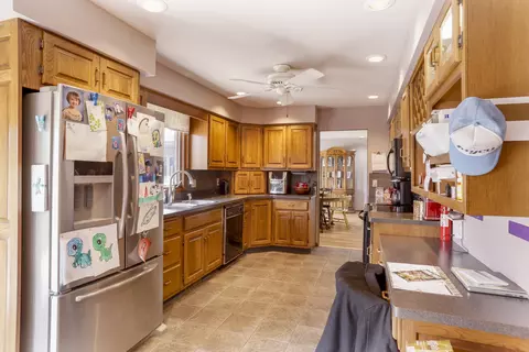 Kitchen - 329 Park Crest Dr, Freeport, IL 61032 photo 2 of 2