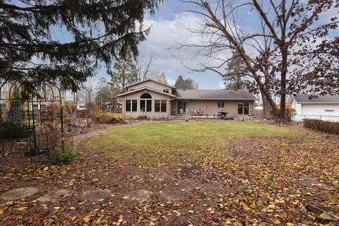 Exterior - 329 Park Crest Dr, Freeport, IL 61032 photo 2 of 2