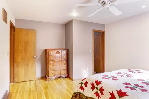 Bedroom - 329 Park Crest Dr, Freeport, IL 61032 photo 2 of 4