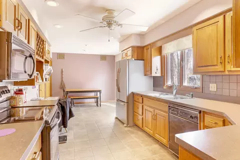 Kitchen - 329 Park Crest Dr, Freeport, IL 61032 photo 1 of 2
