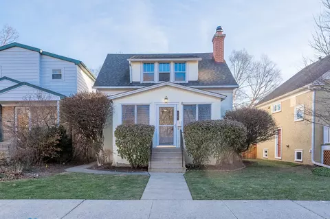 2147 Hartrey Ave, Evanston, IL 60201