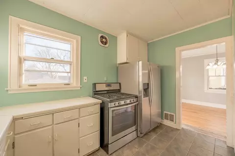 Kitchen - 2147 Hartrey Ave, Evanston, IL 60201 photo 2 of 3