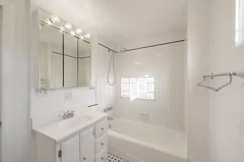 Bath - 2147 Hartrey Ave, Evanston, IL 60201 photo 1 of 1