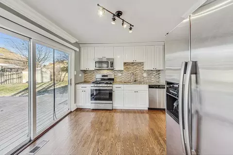 1876 Cambridge Ln, Wheaton, IL 60189 photo 8