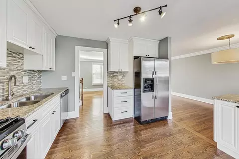 1876 Cambridge Ln, Wheaton, IL 60189 photo 6