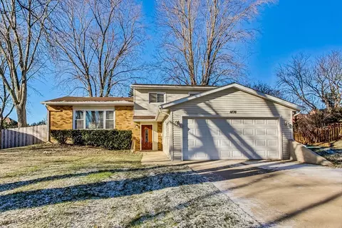 1876 Cambridge Ln, Wheaton, IL 60189
