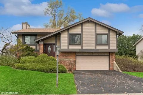 890 Buffalo Creek Dr, Lake Zurich, IL 60047