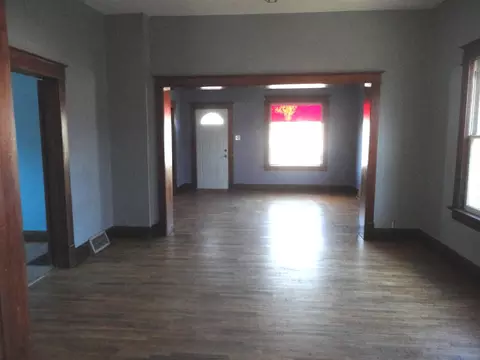 Living - 417 E Illinois Ave, Morris, IL 60450 photo 2 of 4
