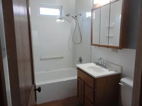 Bath - 417 E Illinois Ave, Morris, IL 60450 photo 1 of 1