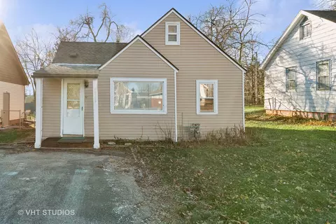 4909 Fountain Ln, Mccullom Lake, IL 60050