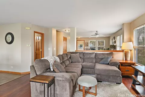 1922 Hemlock Dr, Mchenry, IL 60050 photo 3