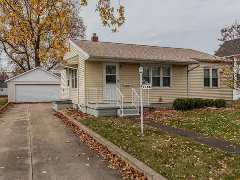 16 N 1st St, Princeton, IL 61356