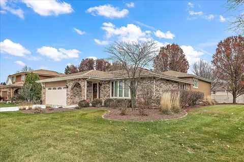 16831 Shannon Ct, Tinley Park, IL 60477