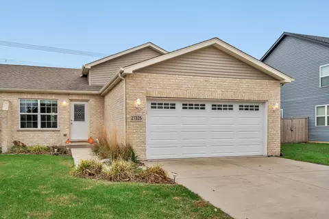27325 W Deer Hollow Ln, Channahon, IL 60410