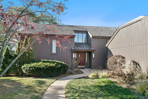 296 Woodview Rd #C, Lake Barrington, IL 60010