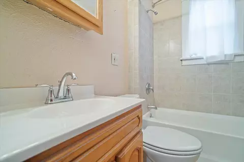 408 W Division St, Bloomington, IL 61701 photo 17