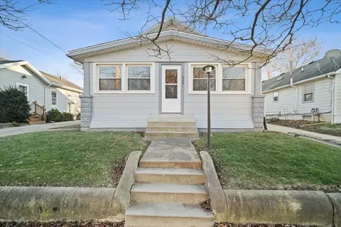 408 W Division St, Bloomington, IL 61701