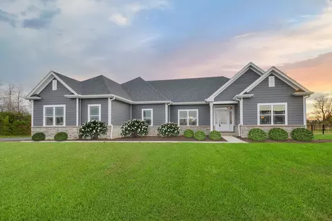 39 W651 Louisa May Alcott Dr, Campton Hills, IL 60175