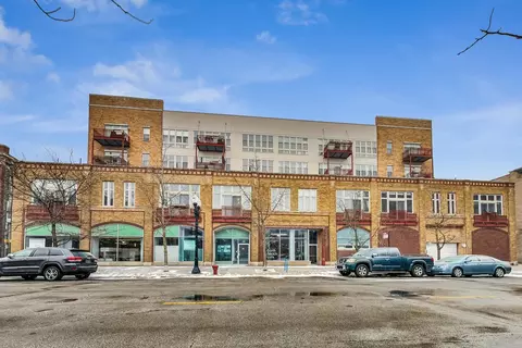 1225 W Morse Ave #206, Chicago, IL 60626