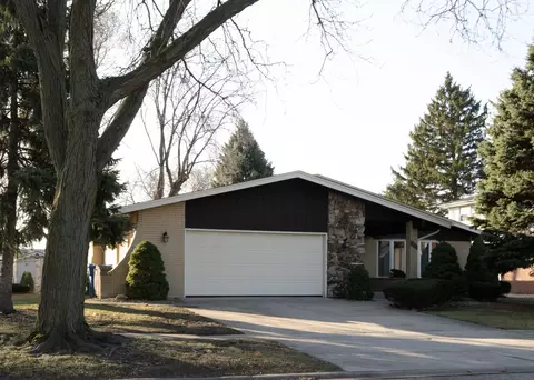 5605 W 99th Pl, Oak Lawn, IL 60453