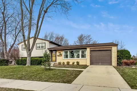 2320 N Huron St, Arlington Heights, IL 60004