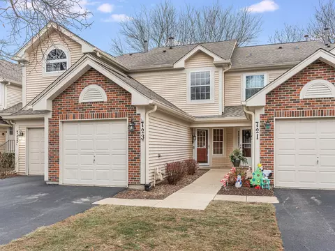 723 Ripple Brook Ln, Elgin, IL 60120