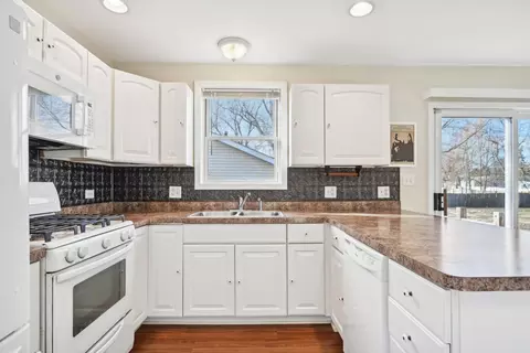 35662 N Watson Ave, Ingleside, IL 60041 photo 3