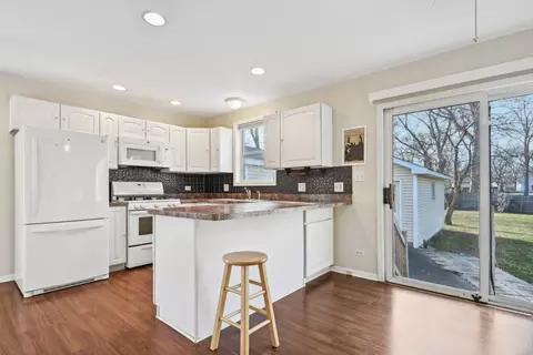 35662 N Watson Ave, Ingleside, IL 60041 photo 4
