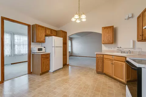 Kitchen - 104 Winding Trl #0, Diamond, IL 60416 photo 2 of 2