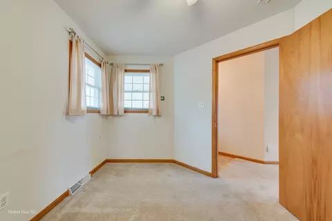 Bedroom - 104 Winding Trl #0, Diamond, IL 60416 photo 2 of 4