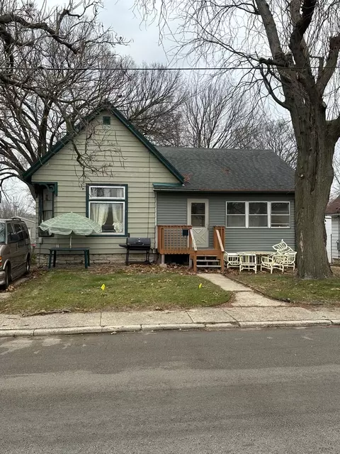 1217 W Seventh St, Dixon, IL 61021
