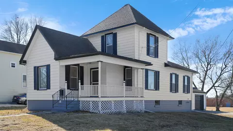 306 S Cherry St, Paxton, IL 60957