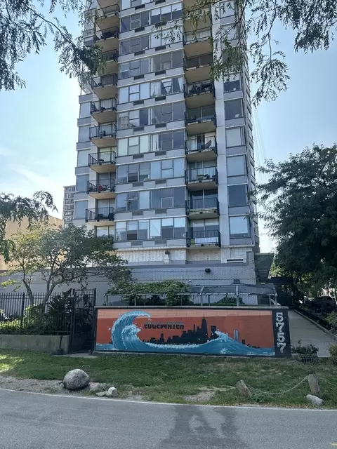 5757 N Sheridan Ave #3D, Chicago, IL 60660