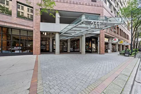 211 E Ohio St #720, Chicago, IL 60611