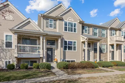 1612 Sandcastle Ln #1612, Pingree Grove, IL 60140