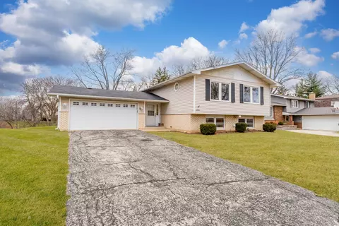 1840 Bolson Dr, Downers Grove, IL 60516