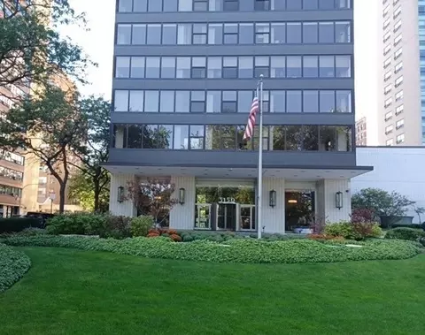 3150 N Lake Shore Dr #21F, Chicago, IL 60657
