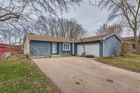 905 Alton Ct, Winthrop Harbor, IL 60096