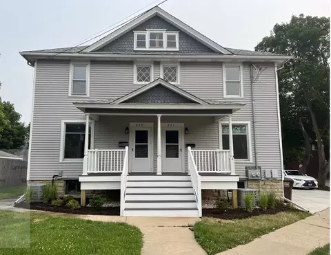 229-231 Mchenry Ave, Woodstock, IL 60098
