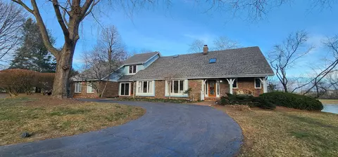4148 Three Lakes Ct, Long Grove, IL 60047