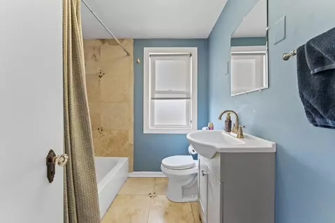 Bath - 1636 Maple Ave, Berwyn, IL 60402 photo 1 of 1