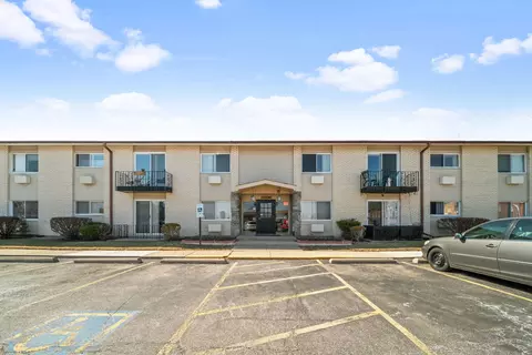 8896 David Pl #1A, Des Plaines, IL 60016