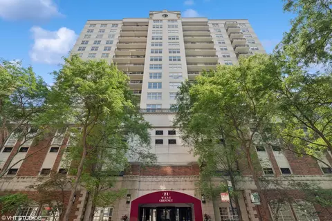 21 W Chestnut St #803, Chicago, IL 60610