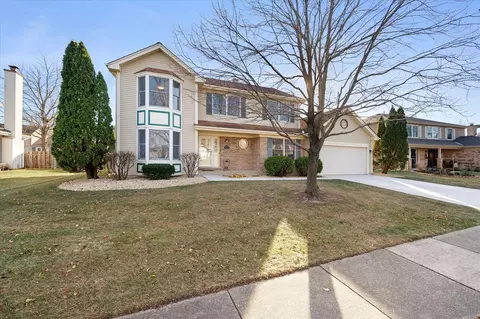 887 Chatham Dr, Carol Stream, IL 60188